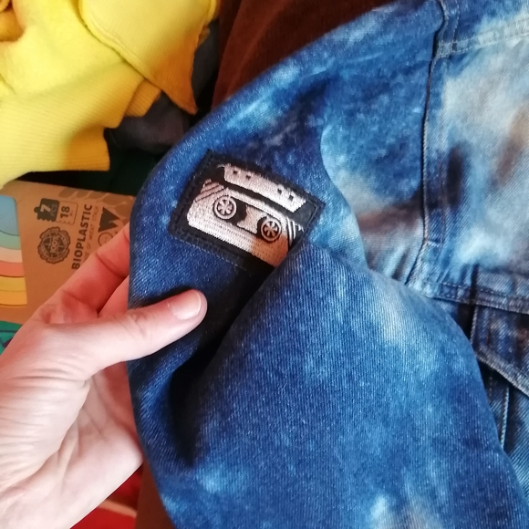 Custom DIY Vintage Acid Wash denim jacket with hand stitched patches. - Picture 6 of 10